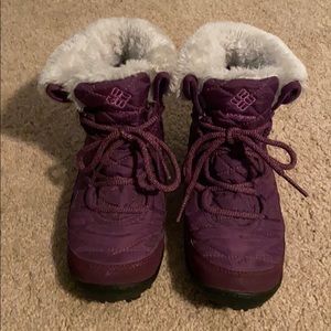 Barely used girls Columbia boots.